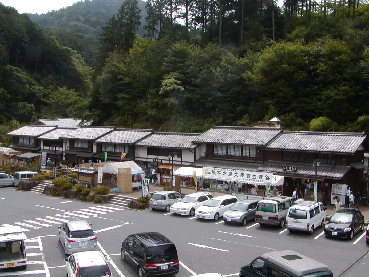 道の駅賤母の施設外観