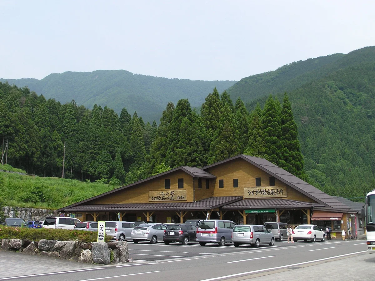 道の駅うすずみ桜の里・ねおの施設外観