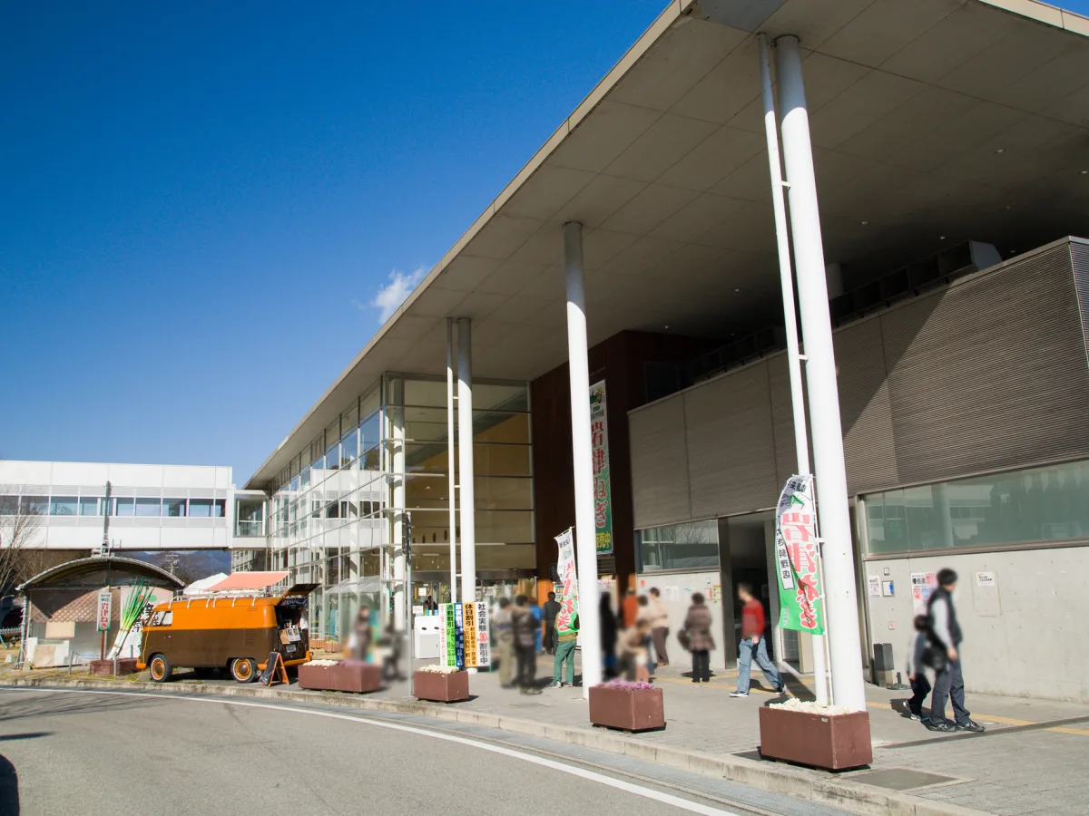 道の駅フレッシュあさごの施設外観