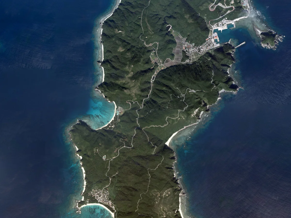 沖縄県渡嘉敷村の渡嘉敷島の航空写真