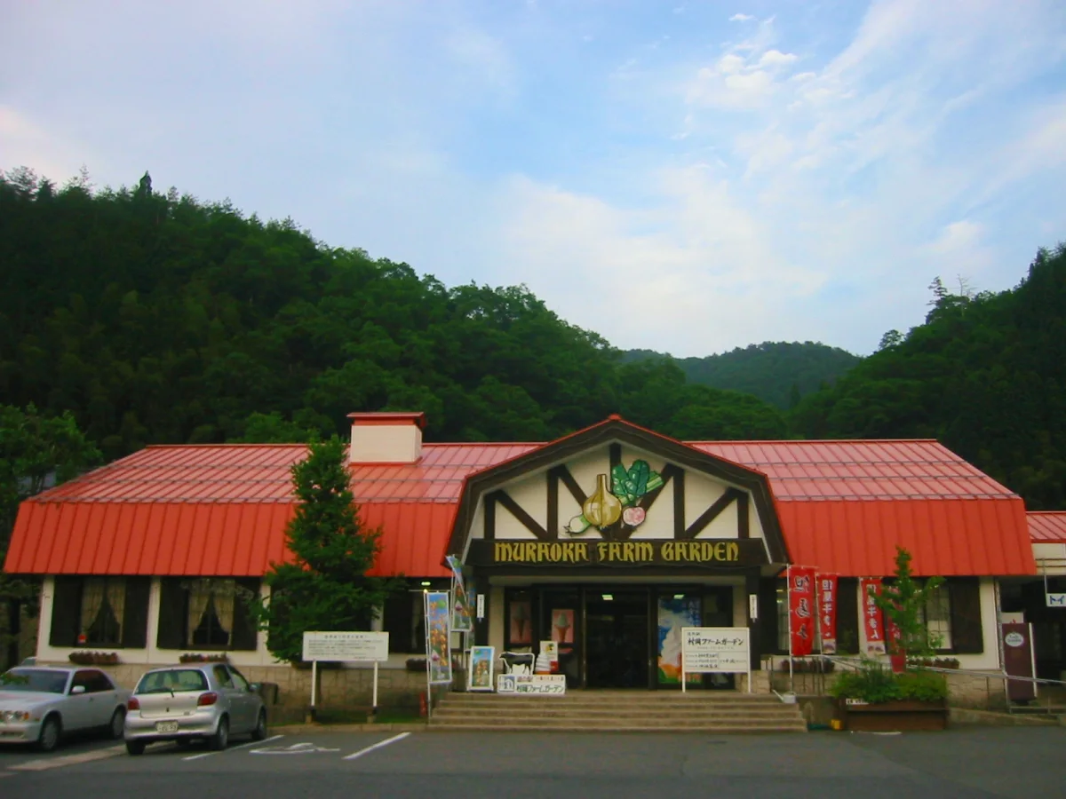 道の駅村岡ファームガーデンの施設外観
