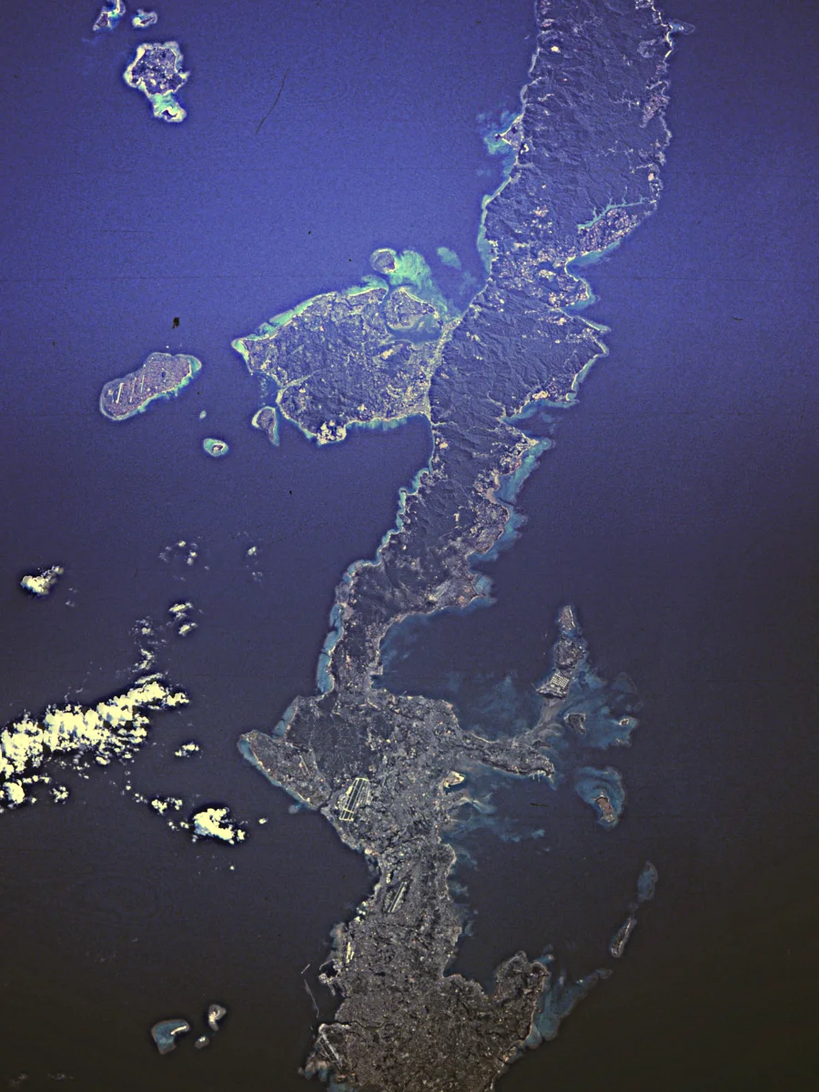 沖縄県 沖縄島の衛星写真