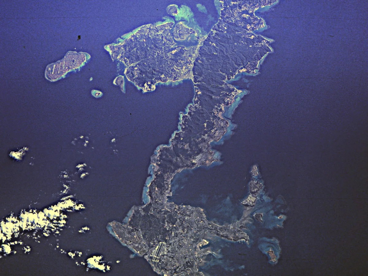沖縄県 沖縄島の衛星写真