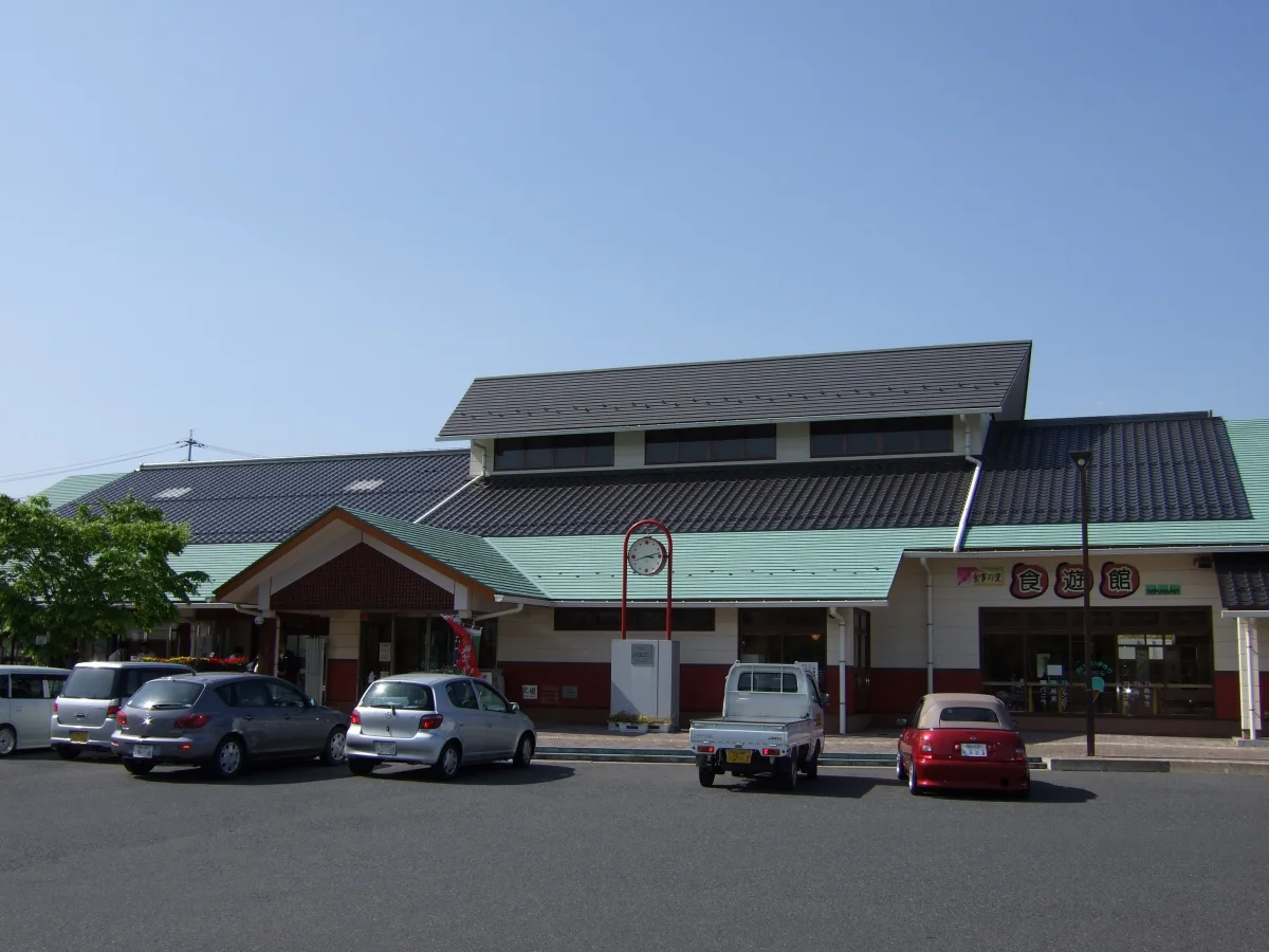 岡山県津山市にある道の駅久米の里の施設外観