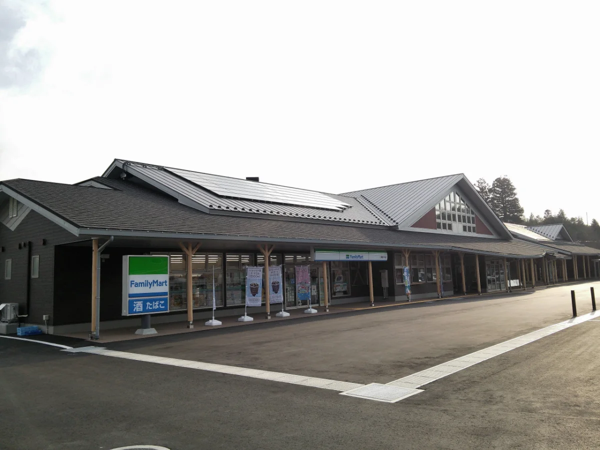 宮城県登米市にある道の駅三滝堂の建物外観
