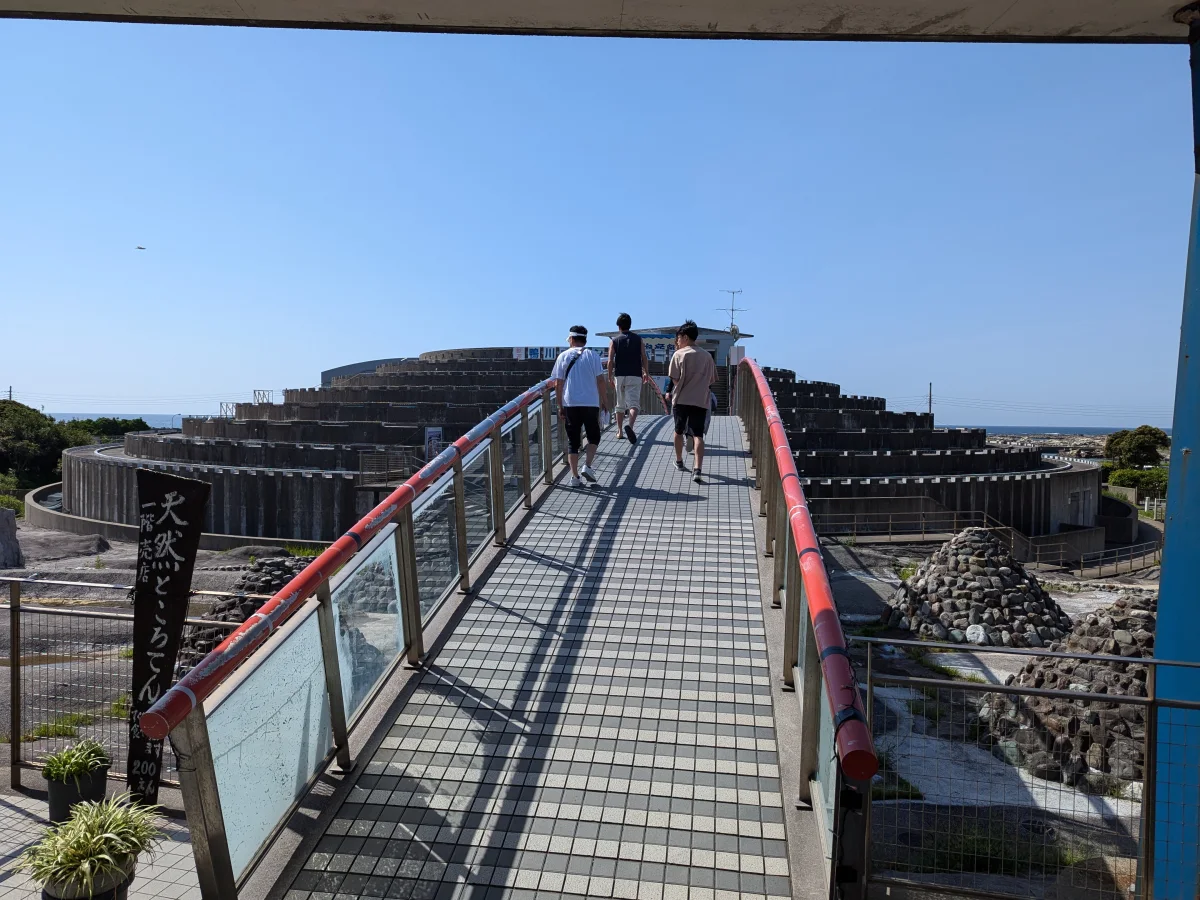 千葉県鴨川市にある道の駅鴨川オーシャンパークの施設と通路