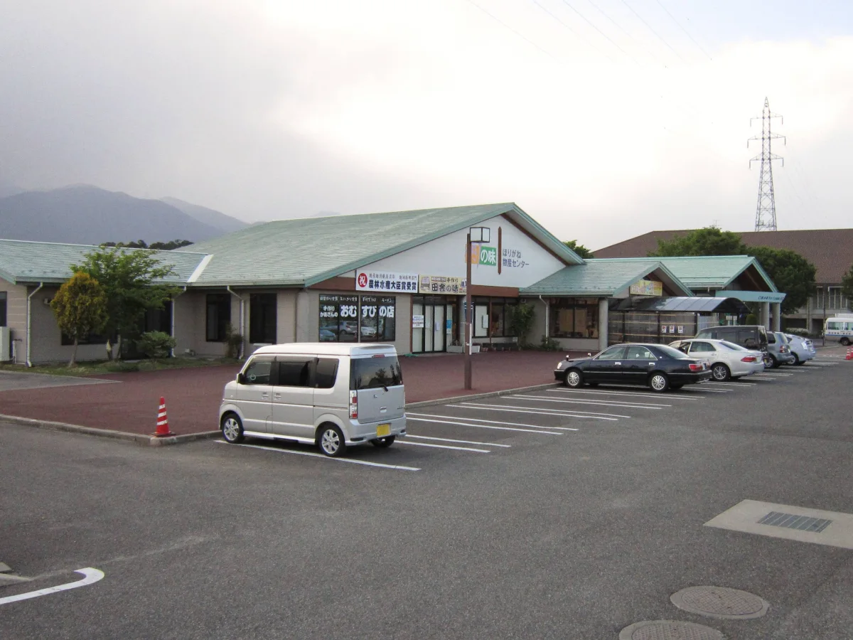 道の駅アルプス安曇野ほりがねの里の施設外観