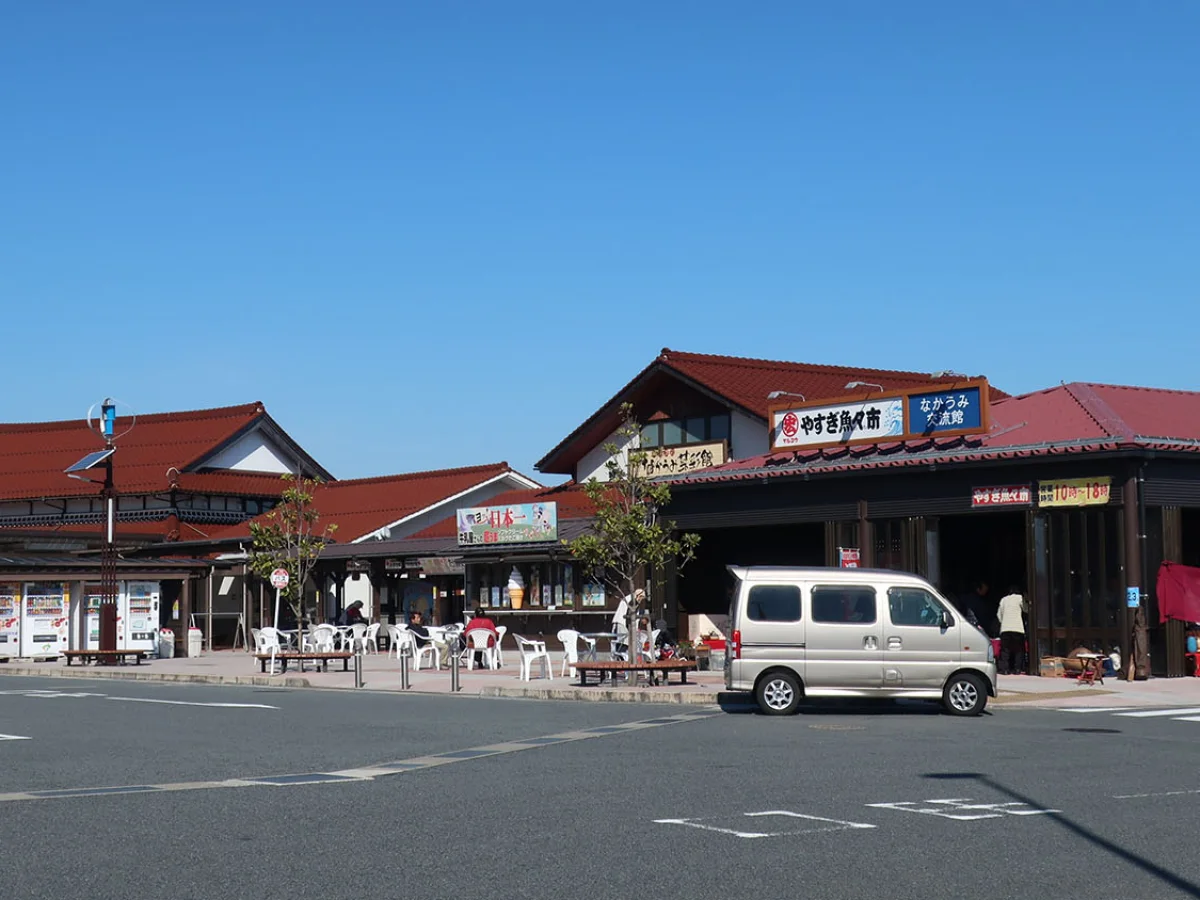 島根県安来市にある道の駅あらエッサの施設外観