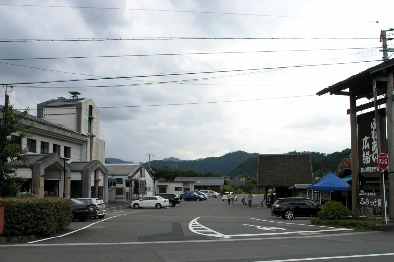 京都府南丹市にある道の駅美山ふれあい広場の外観
