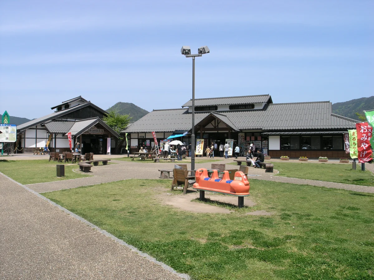 兵庫県丹波市にある道の駅あおがきの施設外観