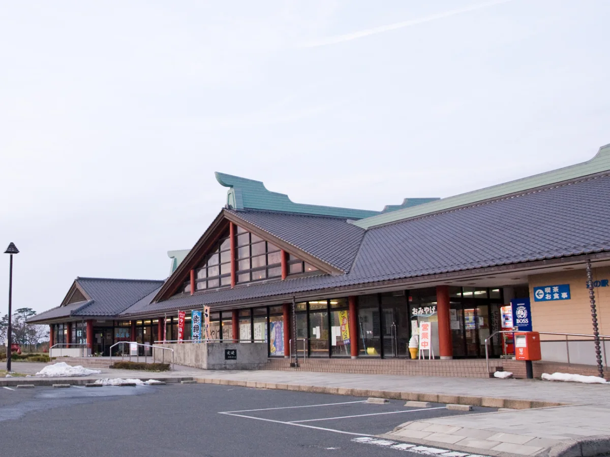 京都府京丹後市にある道の駅てんきてんき丹後の施設外観