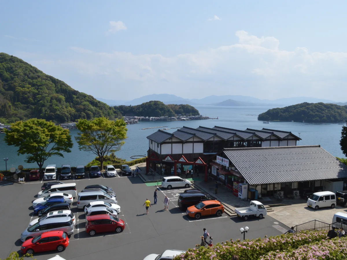 道の駅舟屋の里伊根と伊根湾の眺望