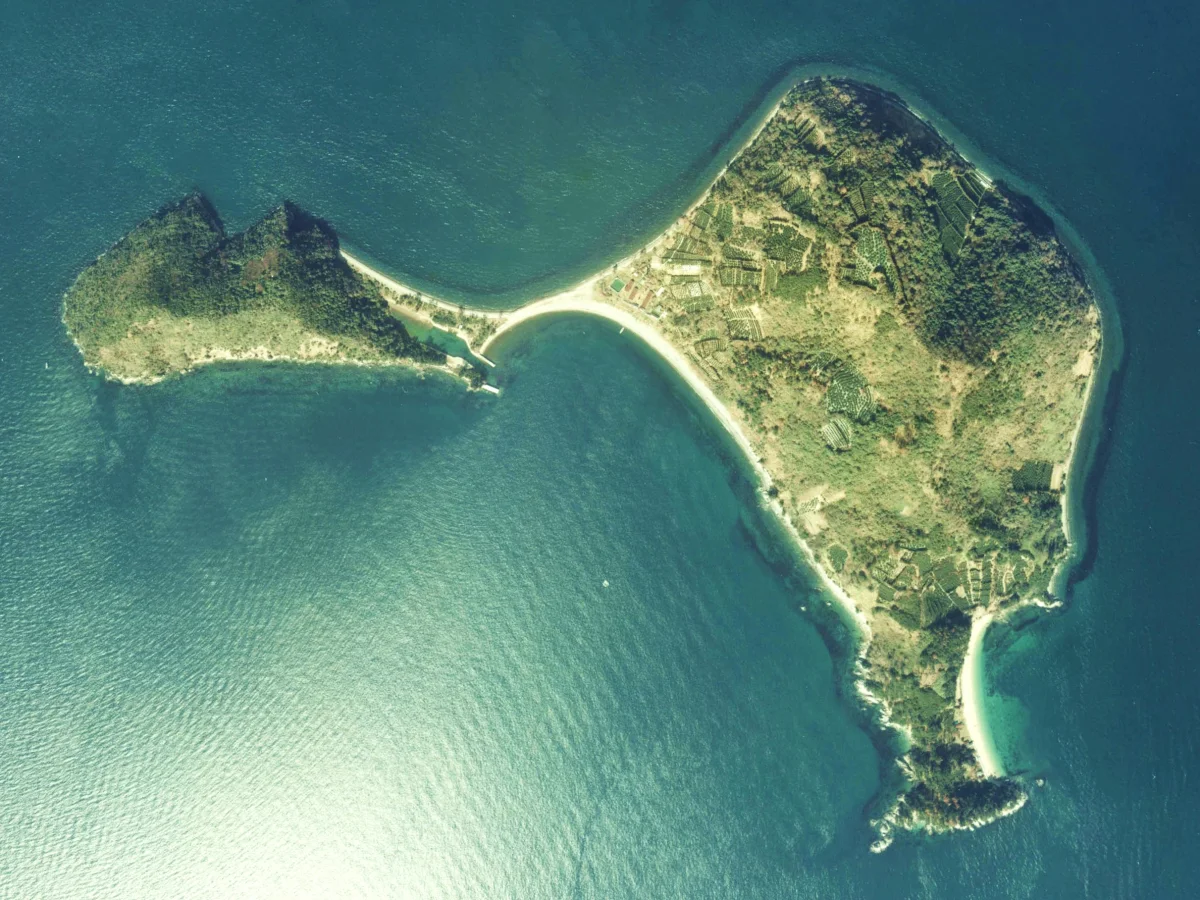 由利島の空中写真