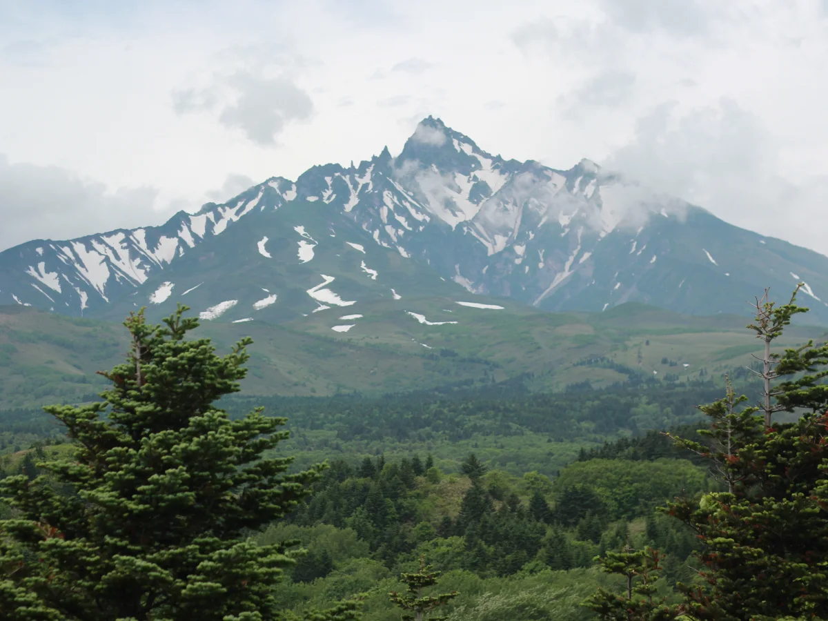 北海道利尻島にそびえる利尻山
