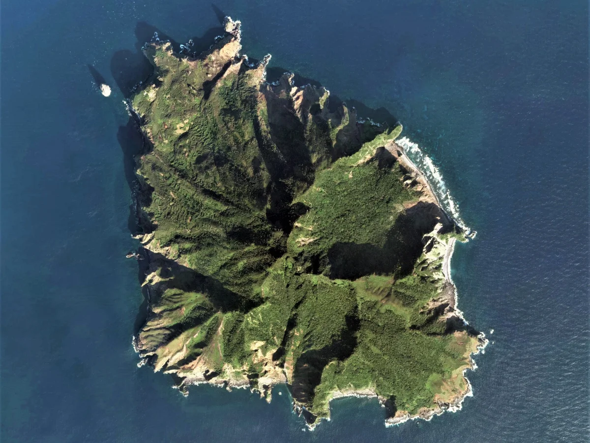 鹿児島県十島村 臥蛇島の航空写真