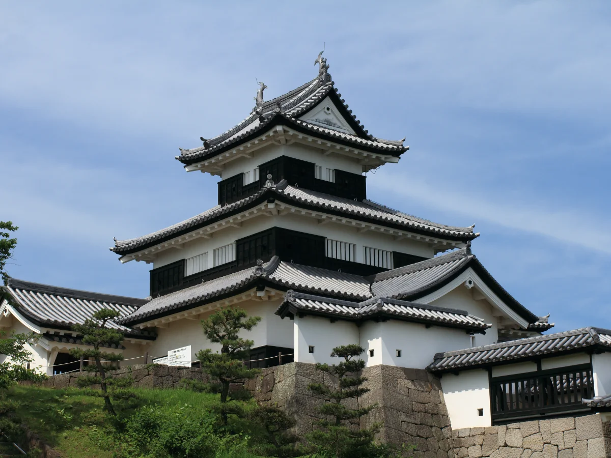 福島県白河市の白河小峰城。木造復元された三重櫓