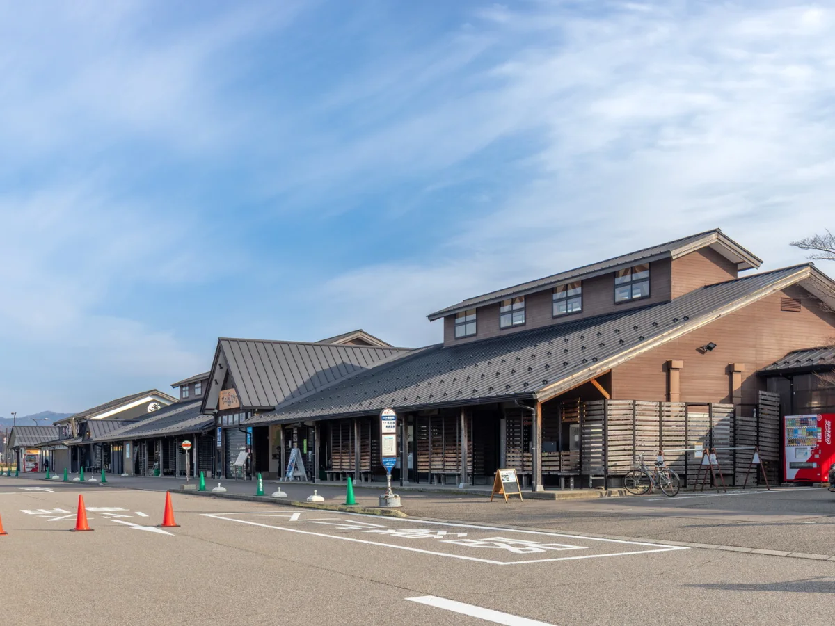 ひみ番屋街（道の駅氷見）の施設外観