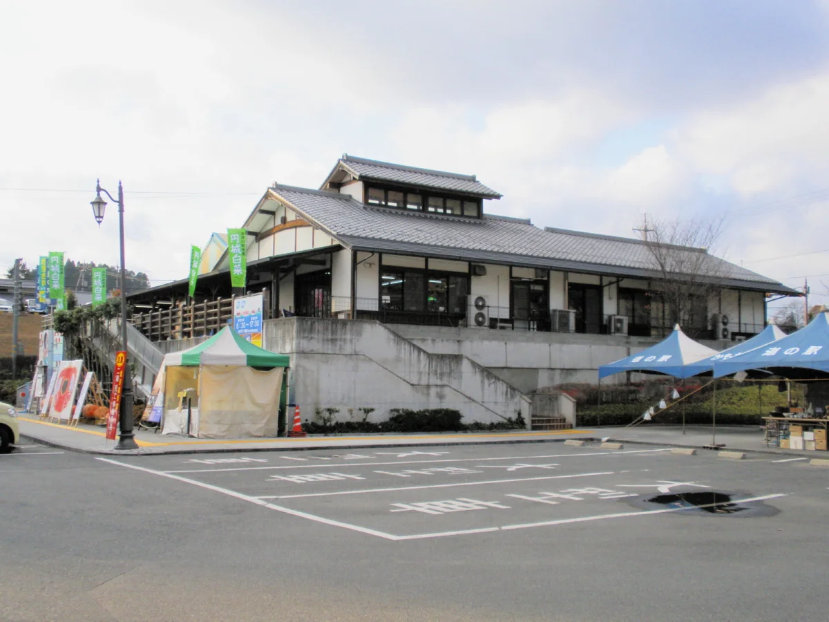 岡山県吉備中央町の道の駅かもがわ円城に併設された円城ふるさと村農産物直売所