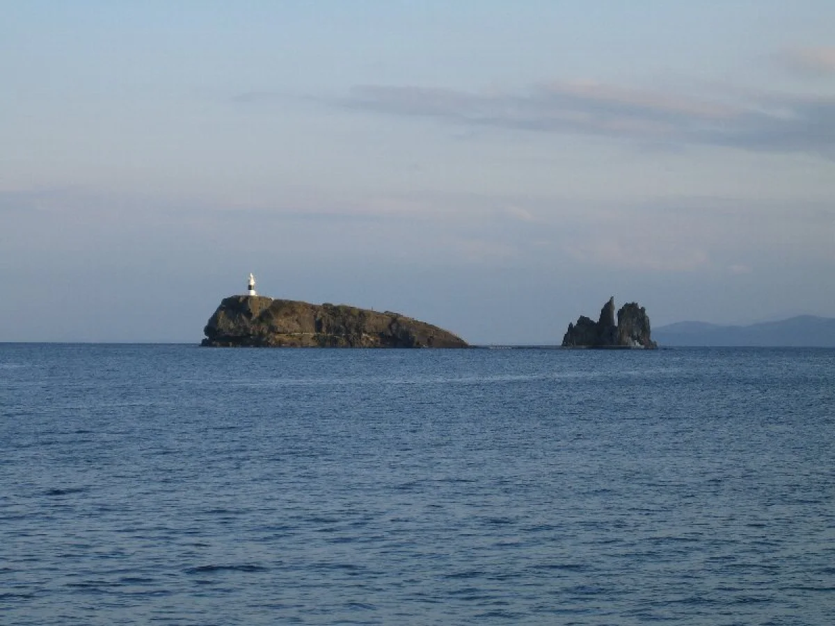 青森県むつ市脇野沢沖の鯛島