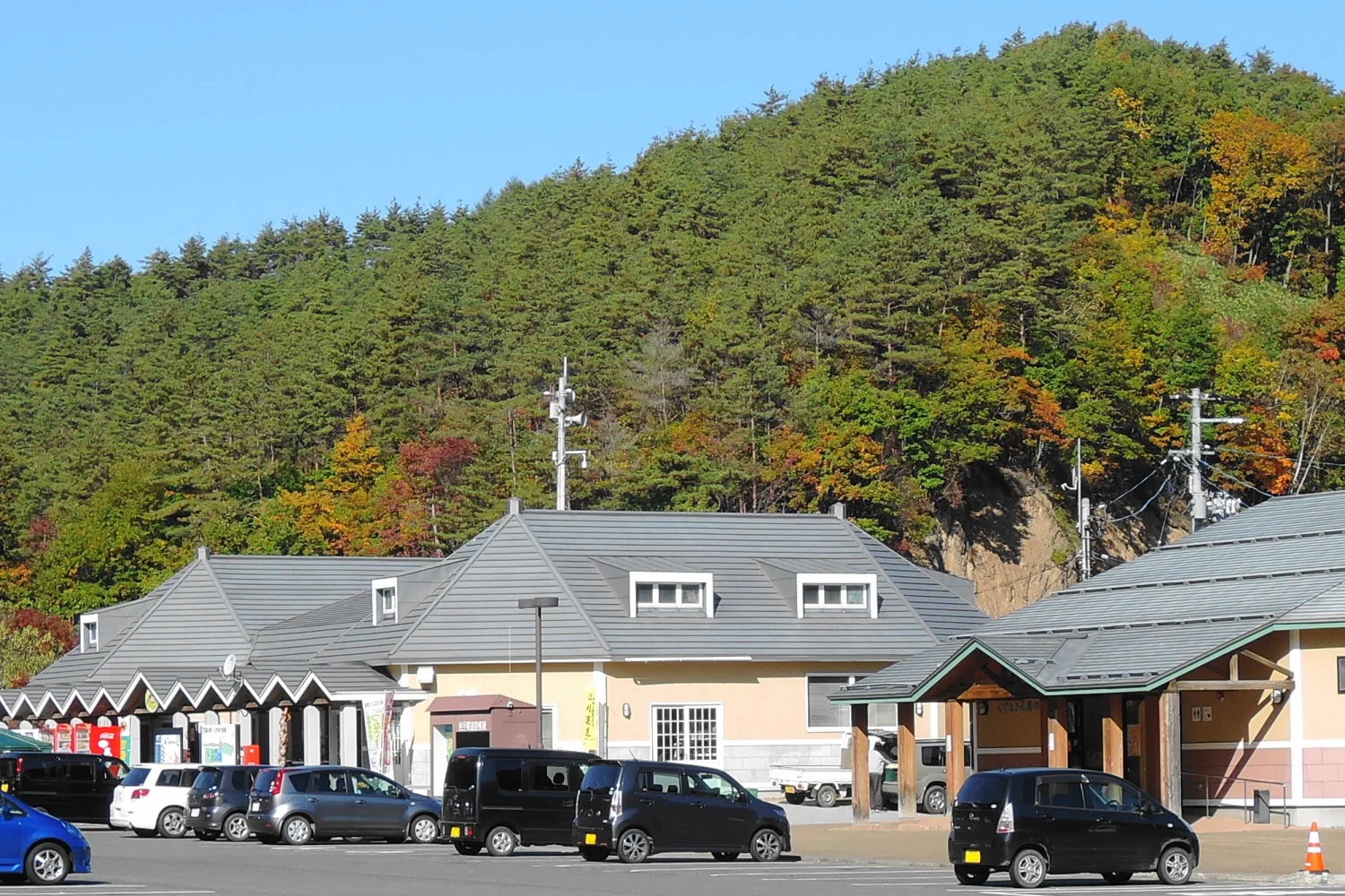 岩手県葛巻町にある道の駅くずまき高原の施設外観