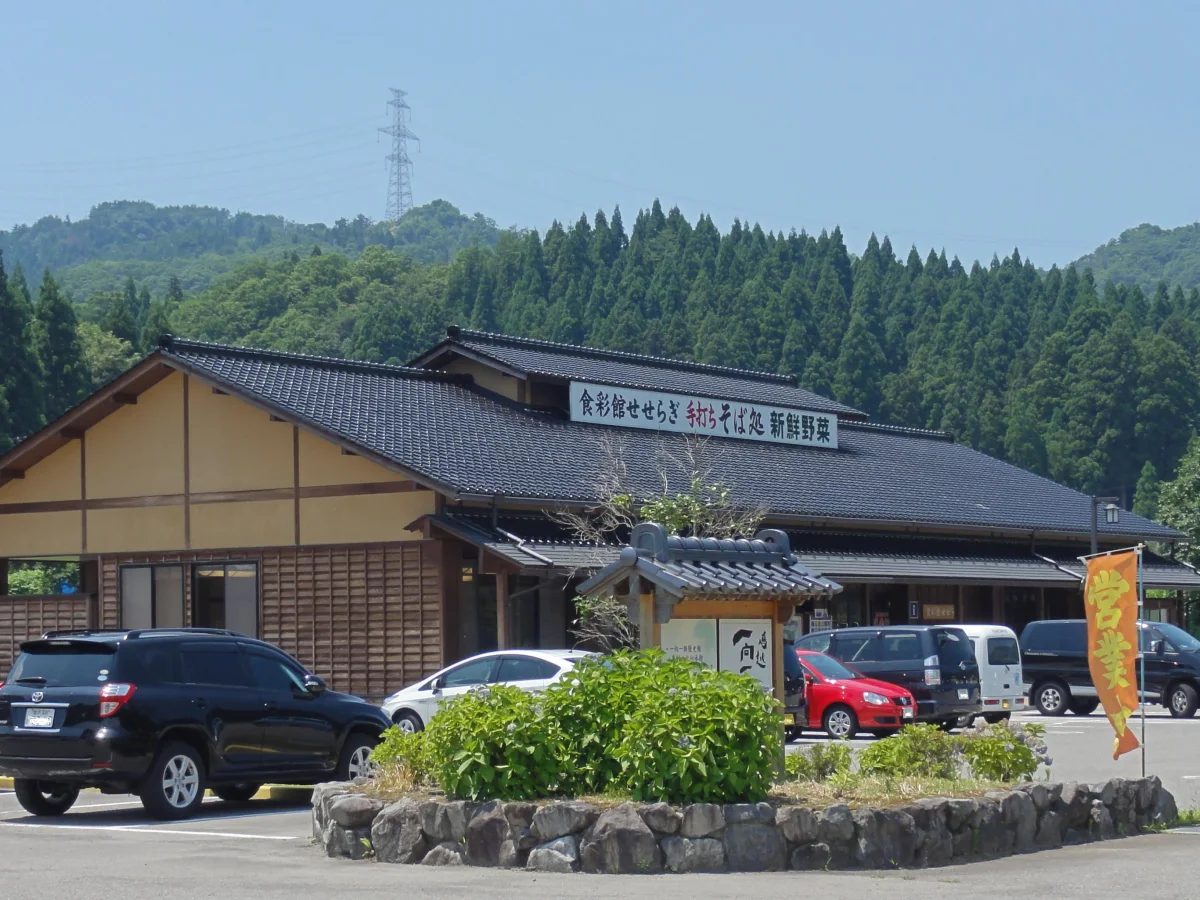 石川県白山市にある道の駅一向一揆の里の施設外観