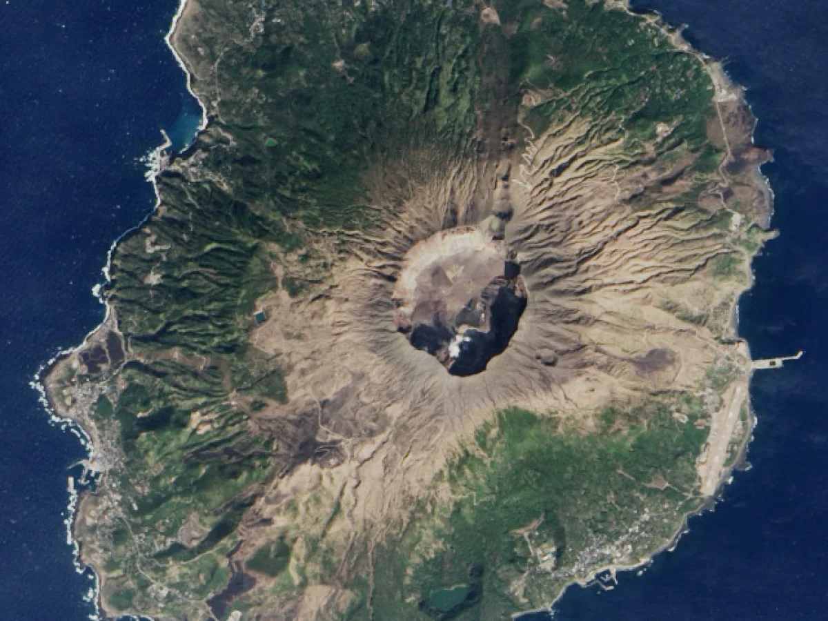 三宅島の衛星写真