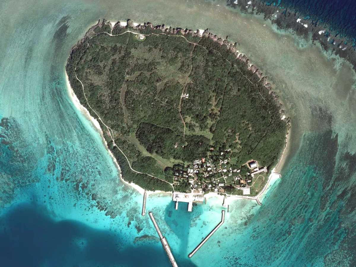 鳩間島の空中写真