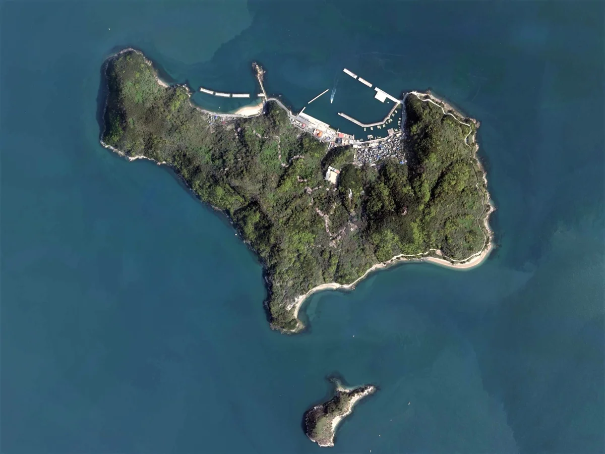 愛媛県上島町の魚島の航空写真