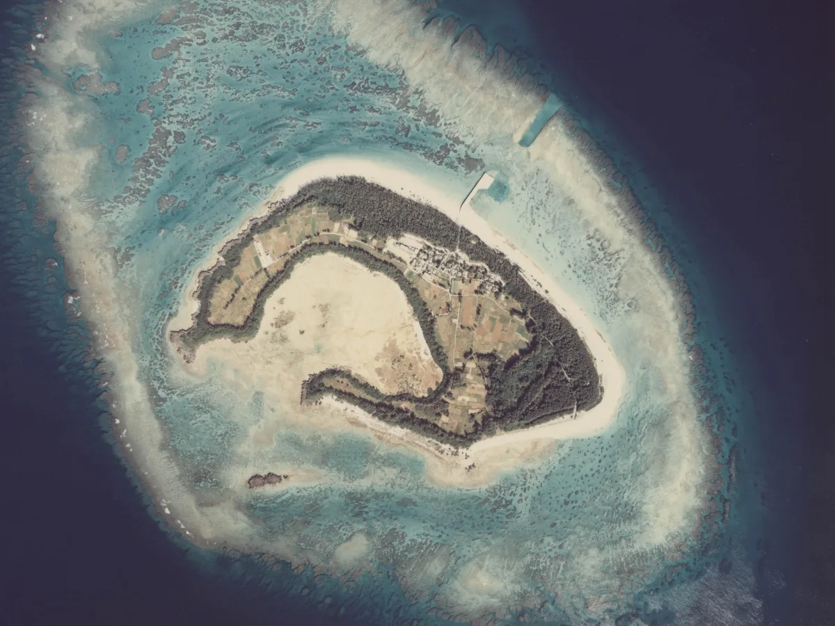 沖縄県国頭郡本部町 水納島の航空写真