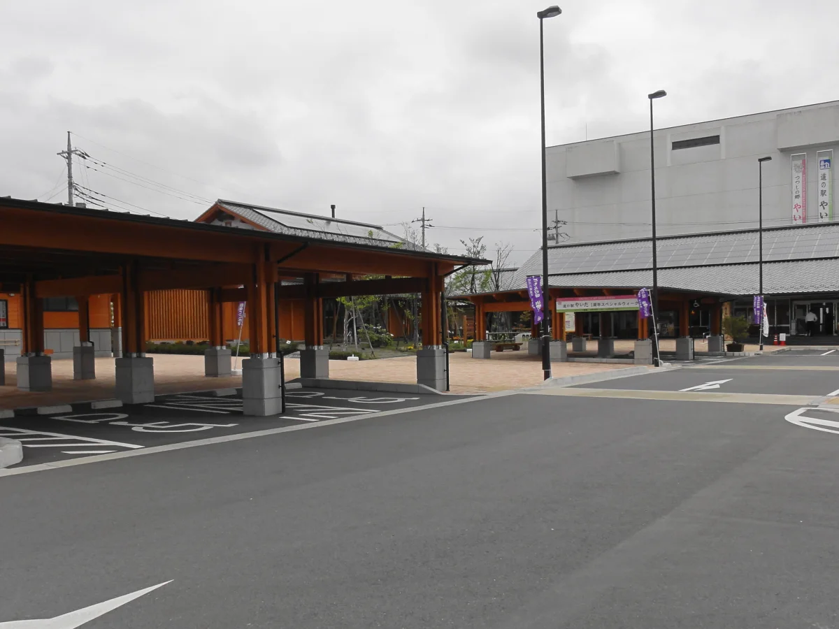 栃木県矢板市の道の駅やいたの外観