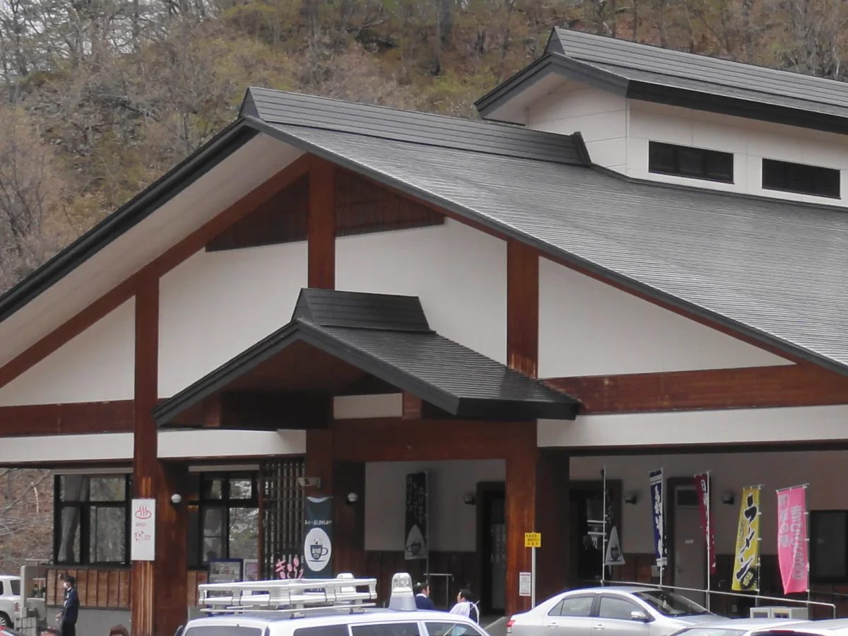 福島県南会津町にある道の駅きらら289の建物外観