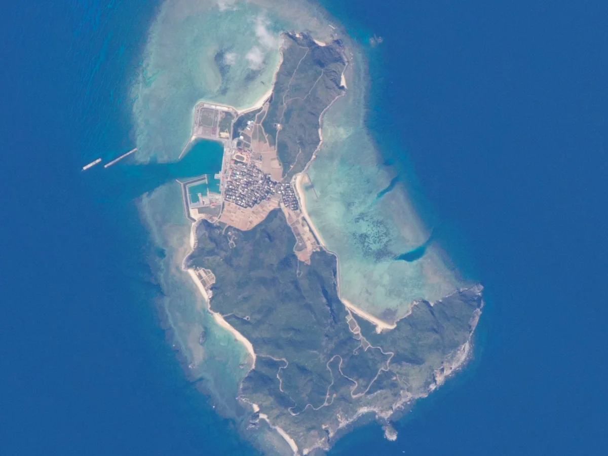 渡名喜島の衛星写真