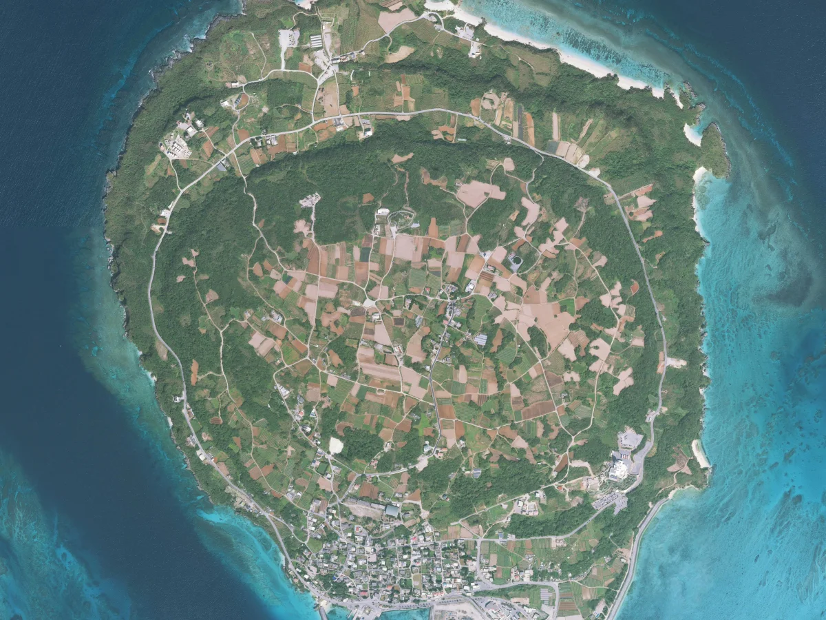 沖縄県今帰仁村の古宇利島の航空写真
