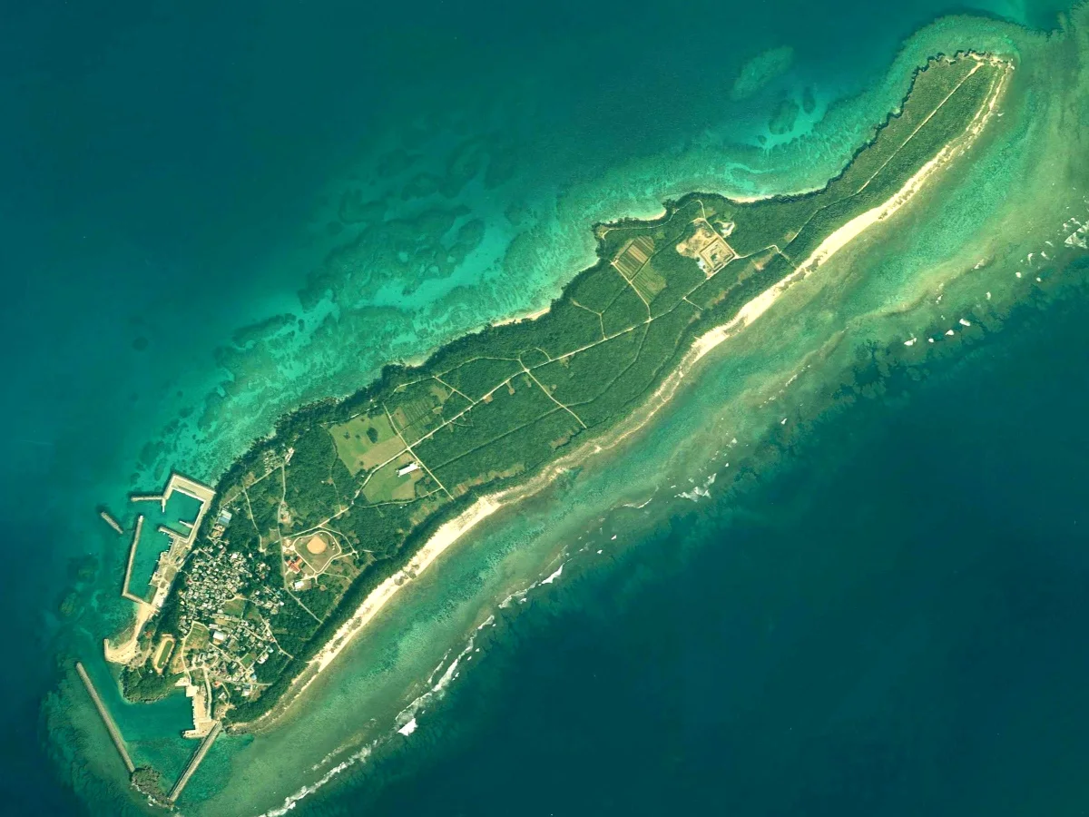 沖縄県南城市 久高島の航空写真