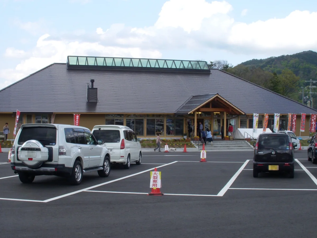 島根県雲南市にある道の駅たたらば壱番地の施設外観