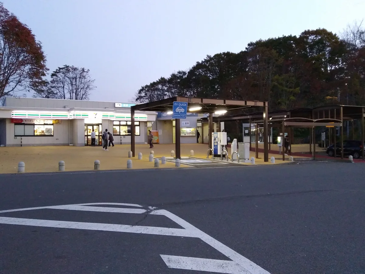 北海道苫小牧市の樽前SA上り線の施設外観（2018年10月撮影）