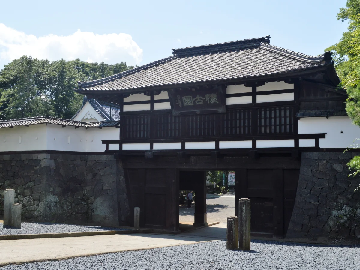 長野県小諸市の小諸城。現存する三之門
