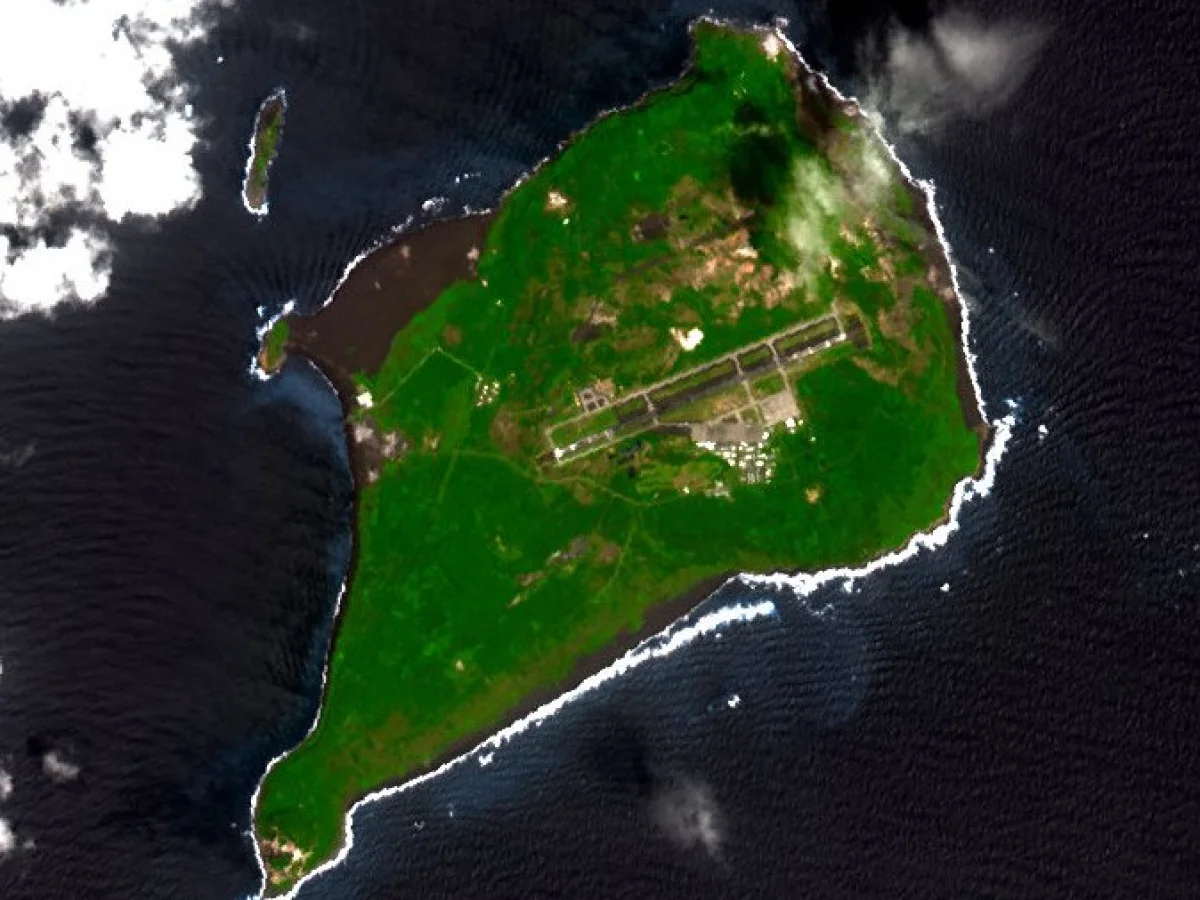 東京都小笠原村・硫黄島を捉えたNASA/JPLのASTER衛星画像